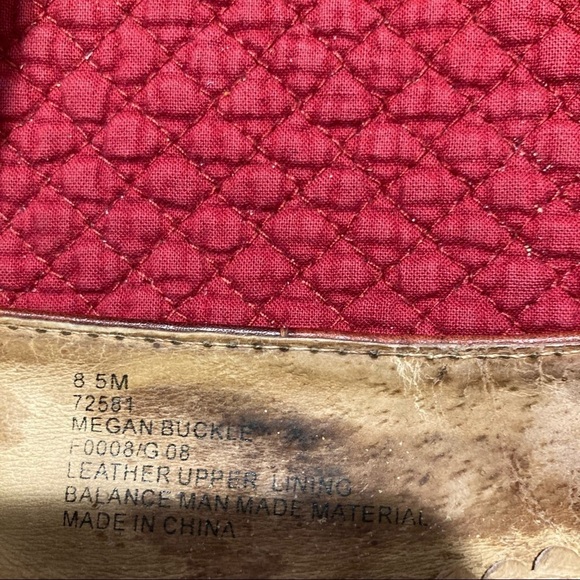 FRYE Sz 8.5  Big Buckle Reddish Brown Distressed Leather Flats Shoes - Picture 8 of 9